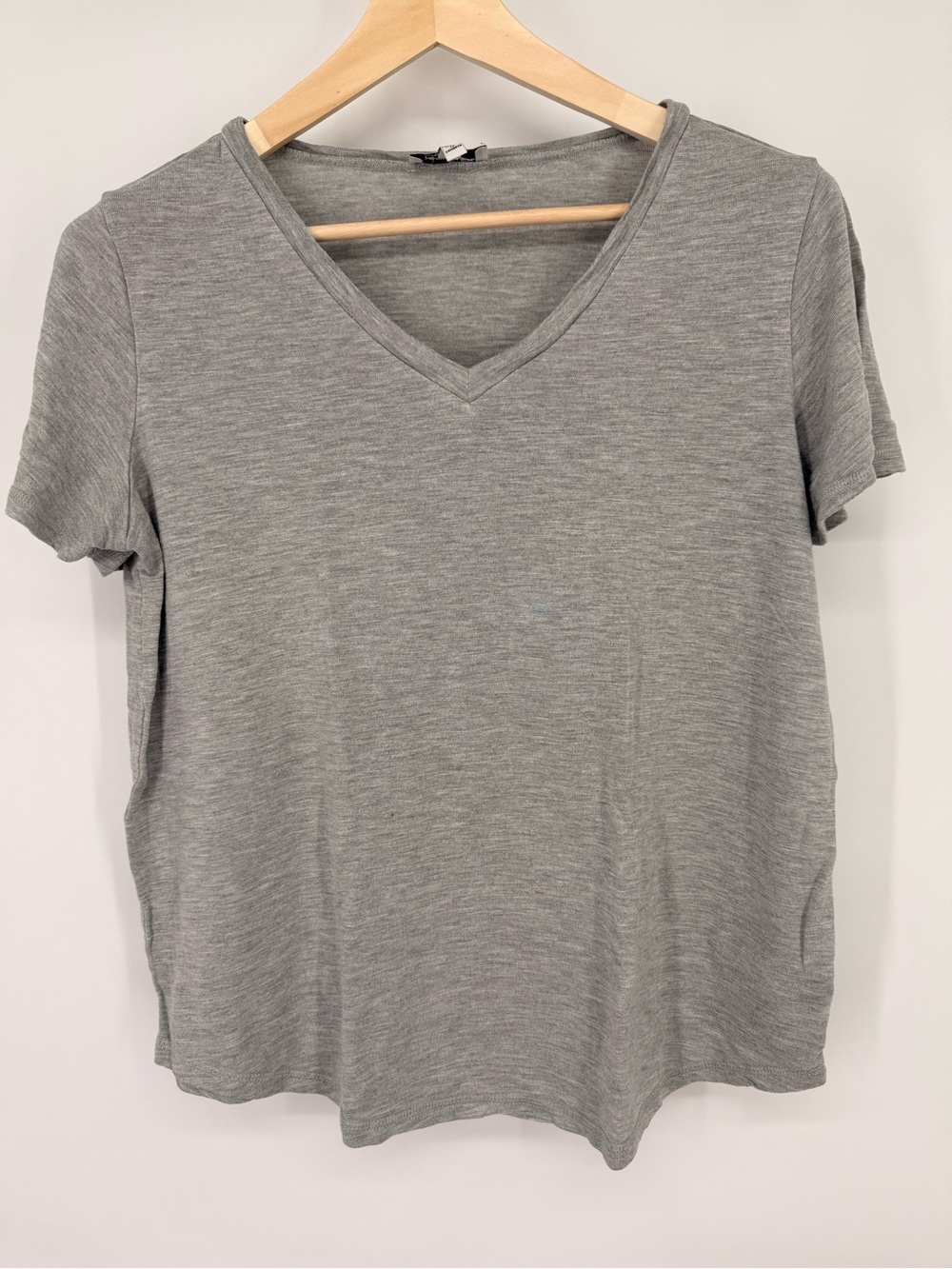 Jessica Simpson Gray Women's V-Neck Short Sleeve Top Size L